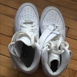 EUC White Nike Air Force 1 Mid Youth Size 7